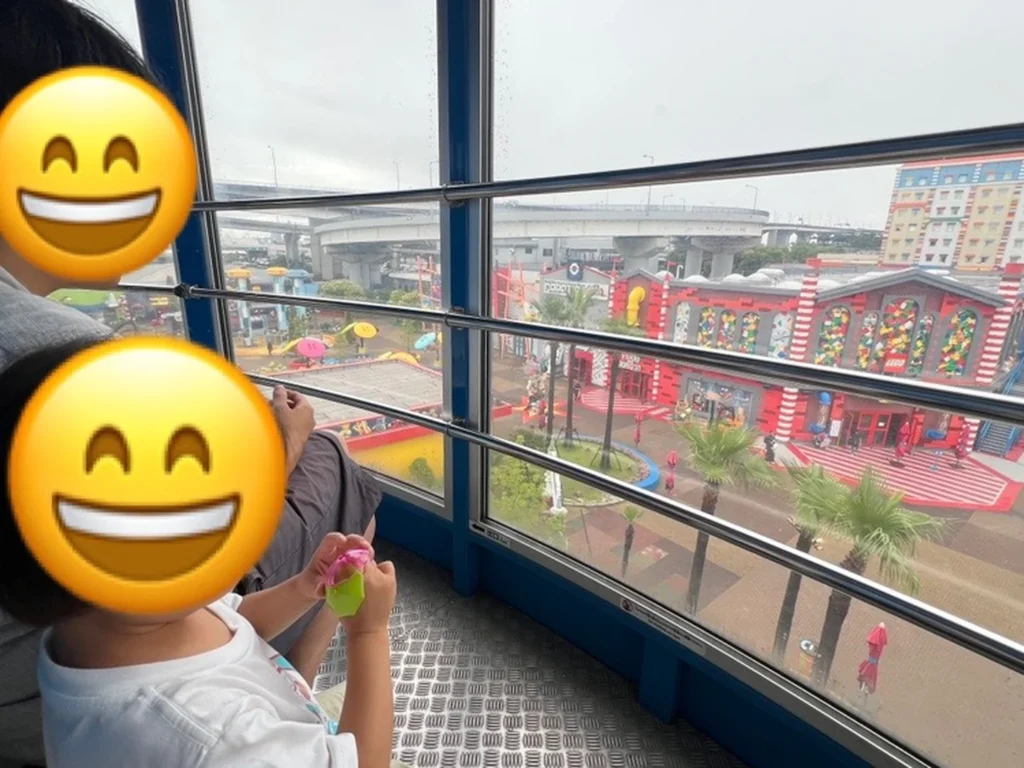 雨の日のオブザベーション・タワーから見たレゴランド園内